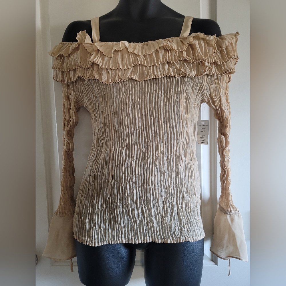 Kaelyn-Max Crinkled Exposed Shoulder Romantic Blouse - Picture 4 of 7